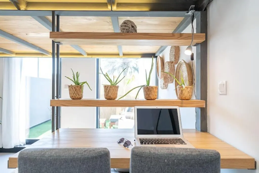 Appartamento Tropical Loft With Working Station In Jvc Dubai